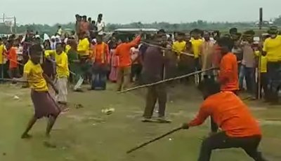 ইউএনও এর সাথে লাঠি খেলায় জামায়াত আমির