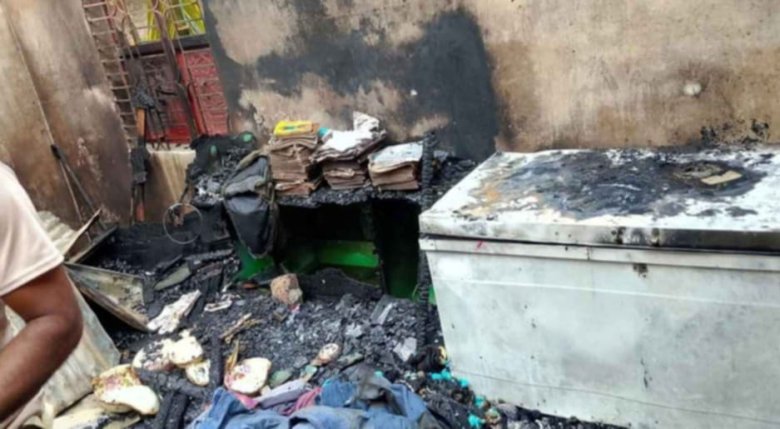 অগ্নিকাণ্ডে বাড়ি দোকান ঘর ভস্মিভুত