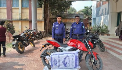 গোবিন্দগঞ্জে সড়কে গাঁজার বস্তা ও মোটরসাইকেল রেখে পালালো চালক