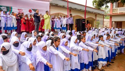 গাইবান্ধায় সাঁওতাল-বাঙালি শিক্ষার্থীদের সম্প্রীতি সমাবেশ