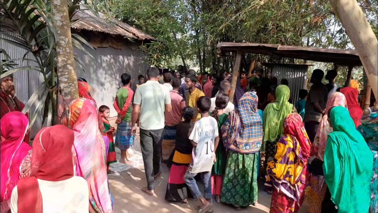 গাইবান্ধায় গৃহবধূর ঝুলন্ত মরদেহ উদ্ধার, স্বামী আটক   