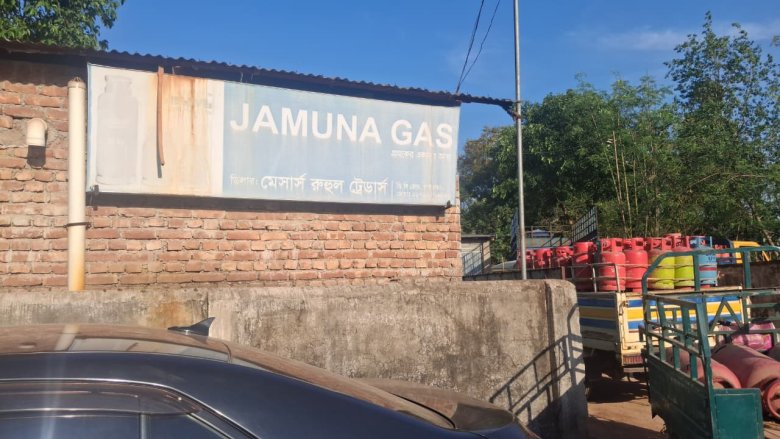 গাইবান্ধায় বাড়তি দামে এলপিজি সিলিন্ডার বিক্রি, ডিলারকে জরিমানা