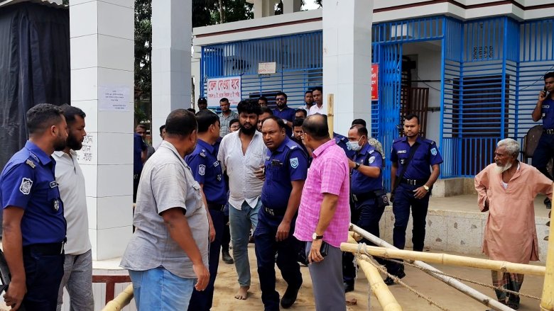 পলাশবাড়ীতে পাম্পের লাইনে দাঁড়ানো নিয়ে ছুরিকাঘাত, আহত ৩