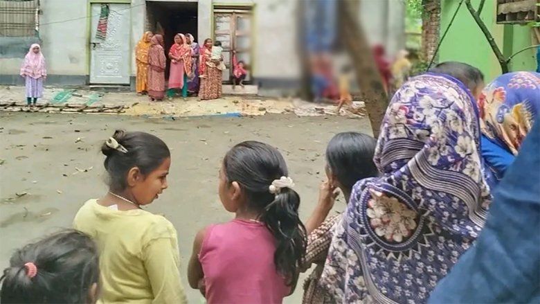 সাঘাটায় বাড়ির উঠানে গাছে ঝুলছিল যুবকের মরদেহ