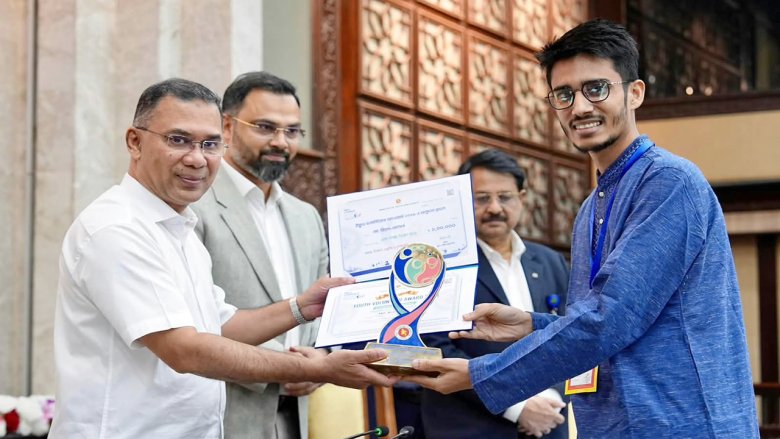 ইয়ুথ ভলান্টিয়ার অ্যাওয়ার্ড পেল গাইবান্ধার রিয়াদ